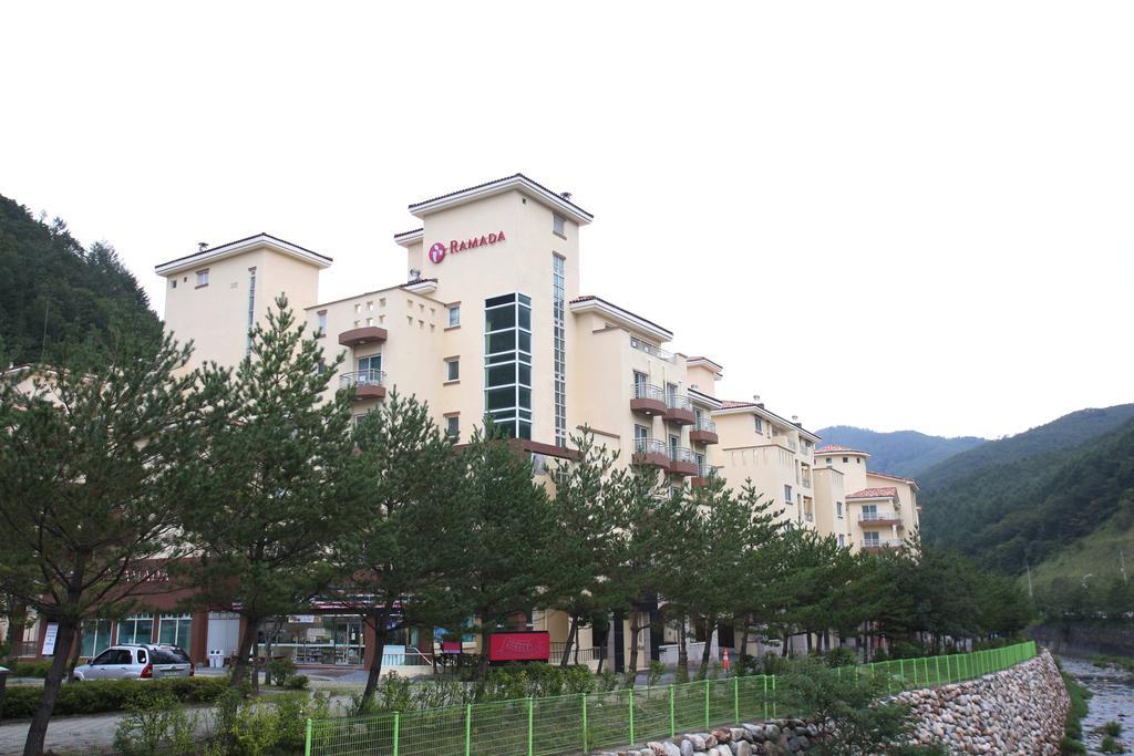 Ramada Taebaek Hotel Exterior photo